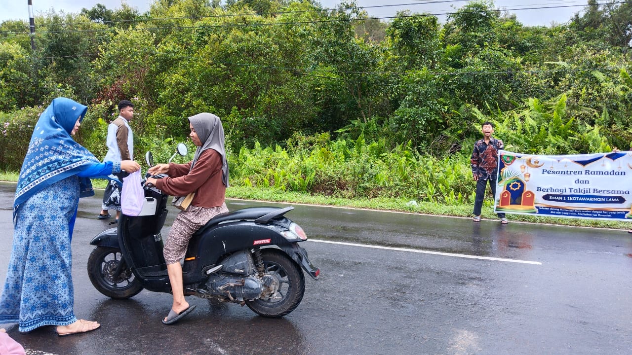 Pesantren Ramadhan dan Berbagi Takjil Bersama
