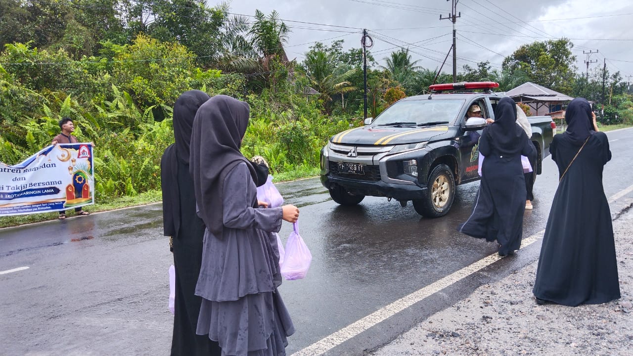 Pesantren Ramadhan dan Berbagi Takjil Bersama