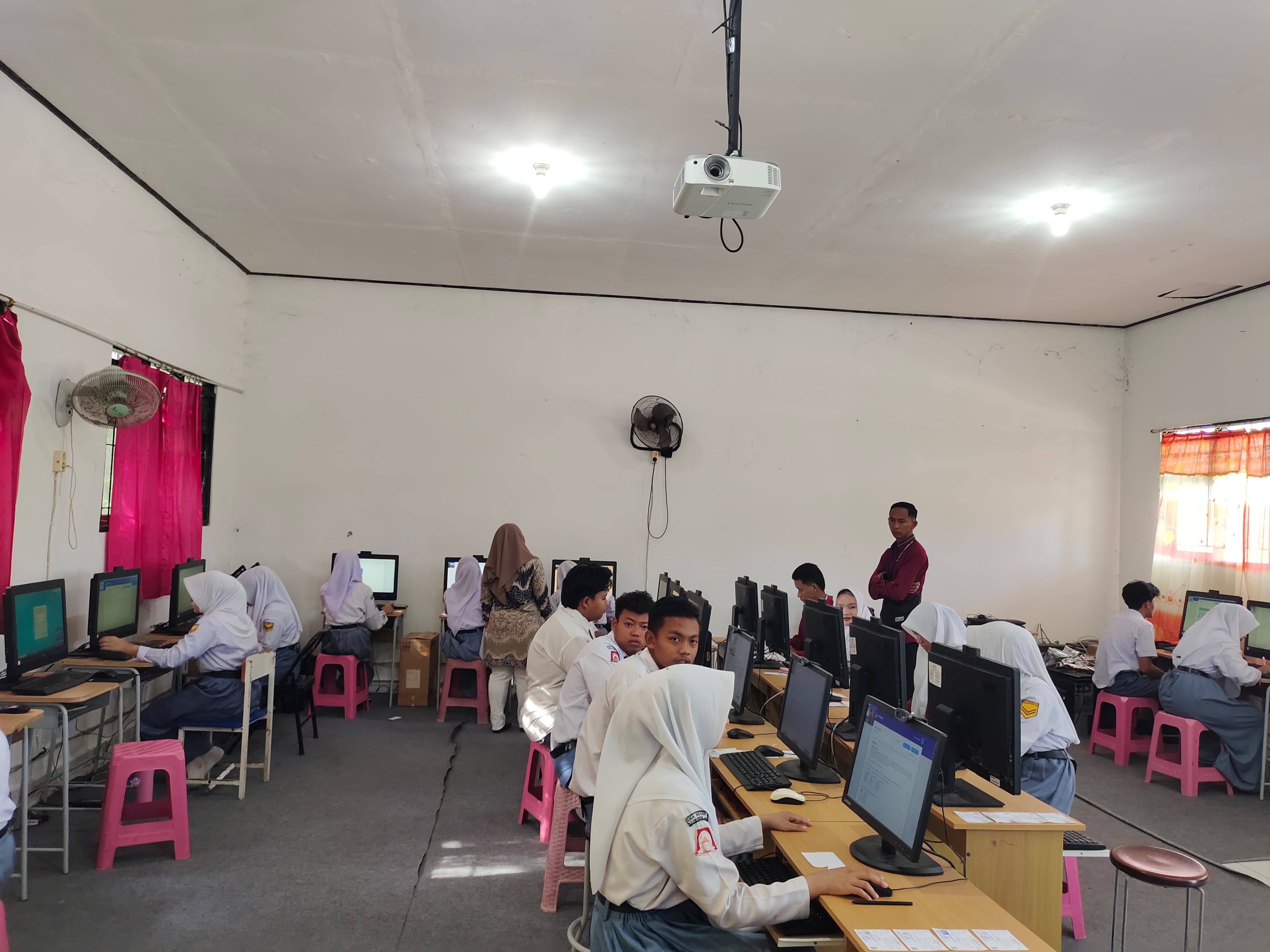   SMAN 1 Kotawaringin Lama Selenggarakan Tes Kemampuan Akademik Tahun 2025