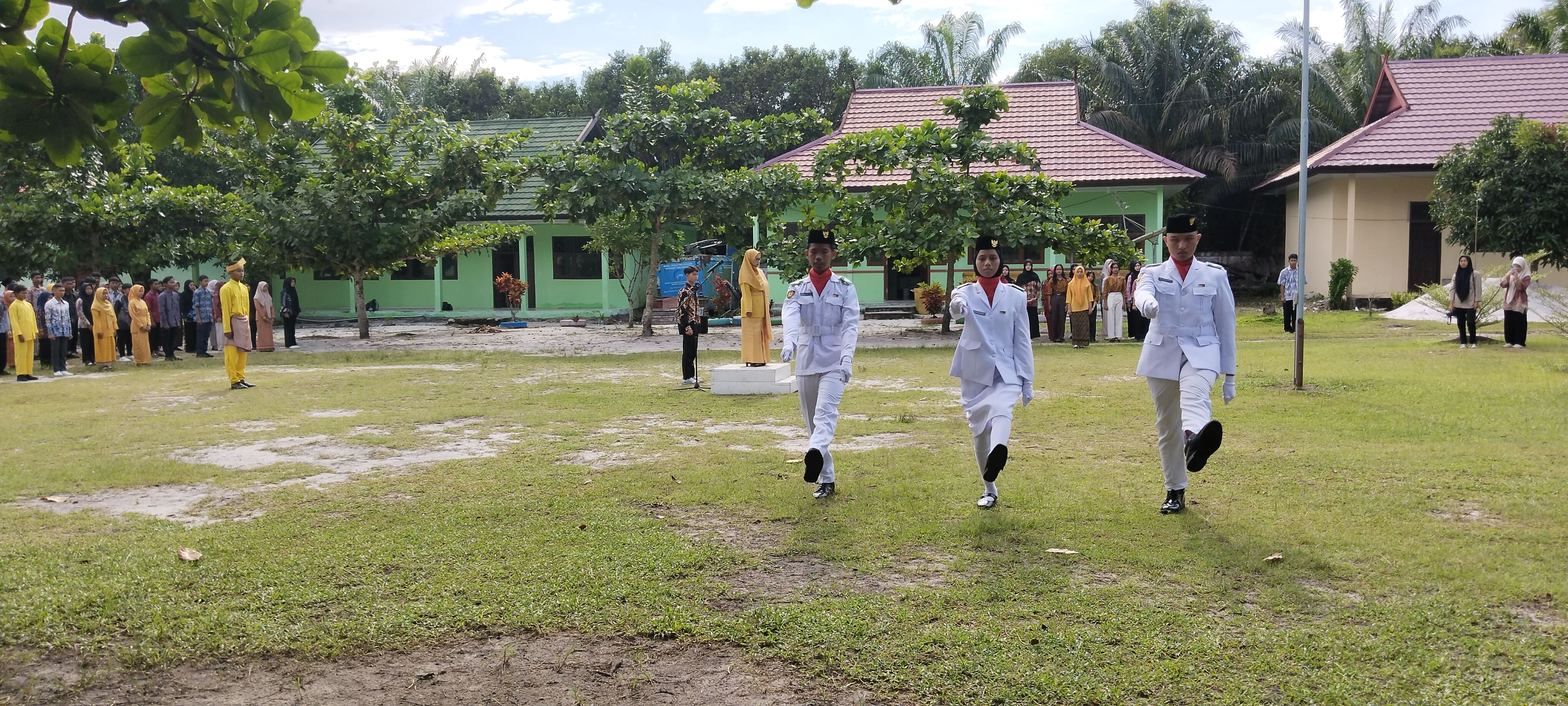 Pelaksanaan Upacara Peringatan Hari Sumpah Pemuda di SMAN 1 Kotawaringin Lama  