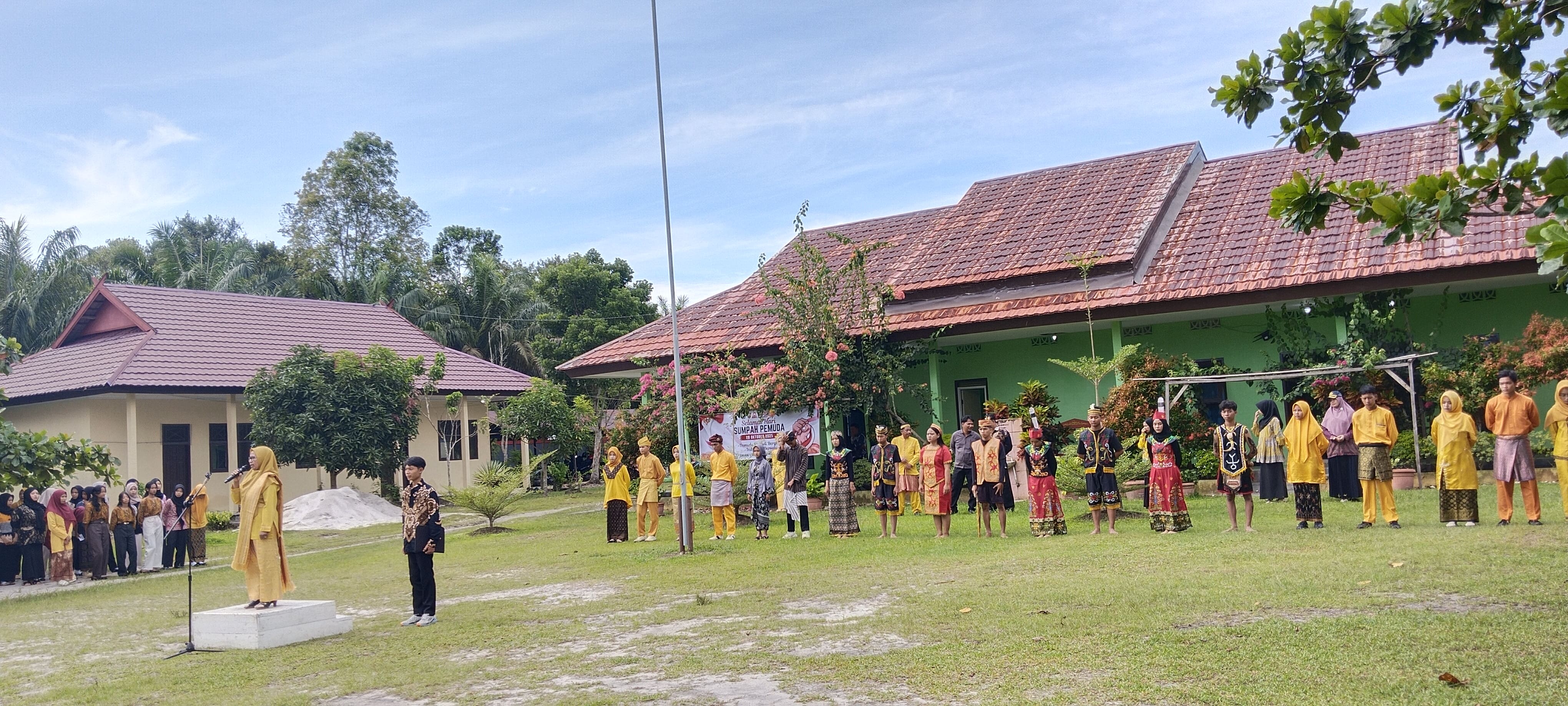 Pelaksanaan Upacara Peringatan Hari Sumpah Pemuda di SMAN 1 Kotawaringin Lama  